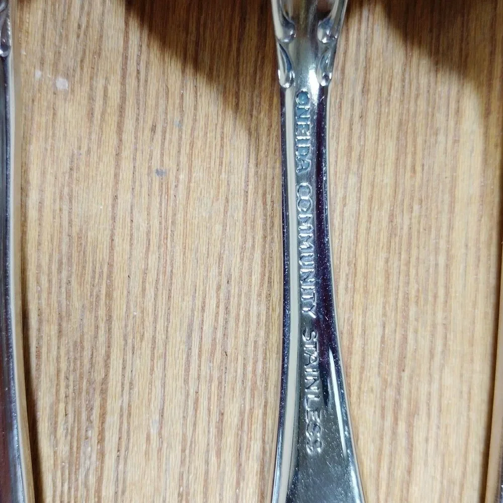 FIVE Oneida Community Chatelaine Grapefruit Spoons Stainless Flatware